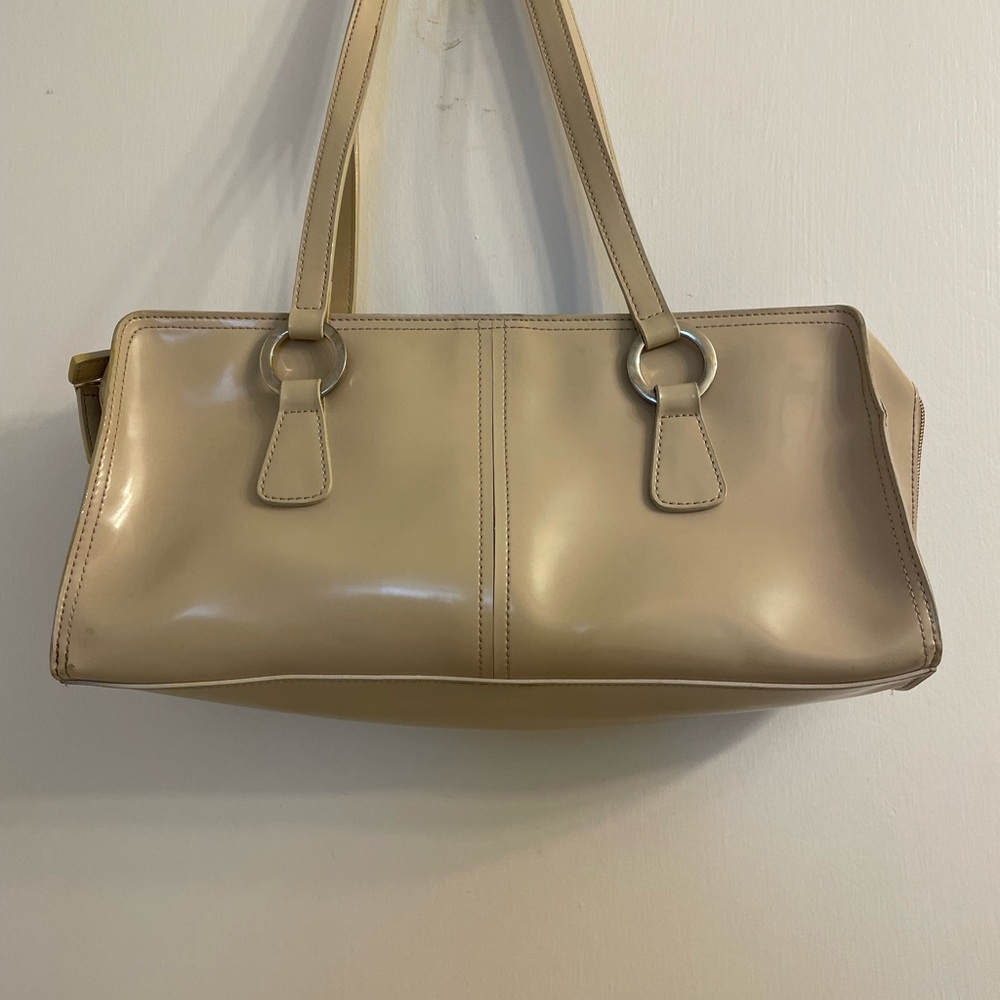 Guess - Picture 6 of 7